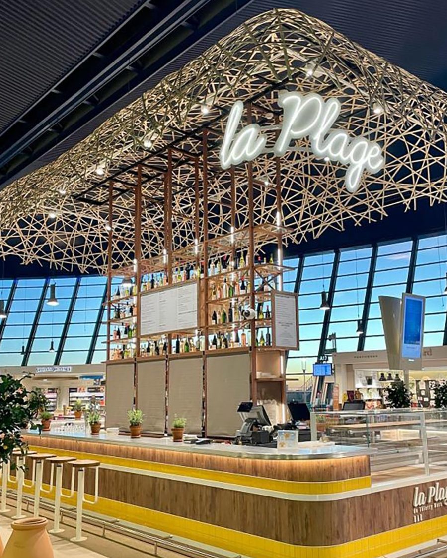 Bar de la Plage, the back bar under the canopy